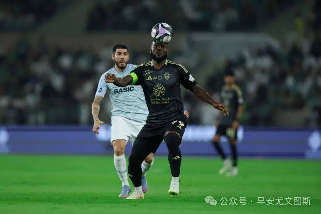 法甲双雄有意大卫,曝尤文现场考察莱万,500万年薪打算免签凯西